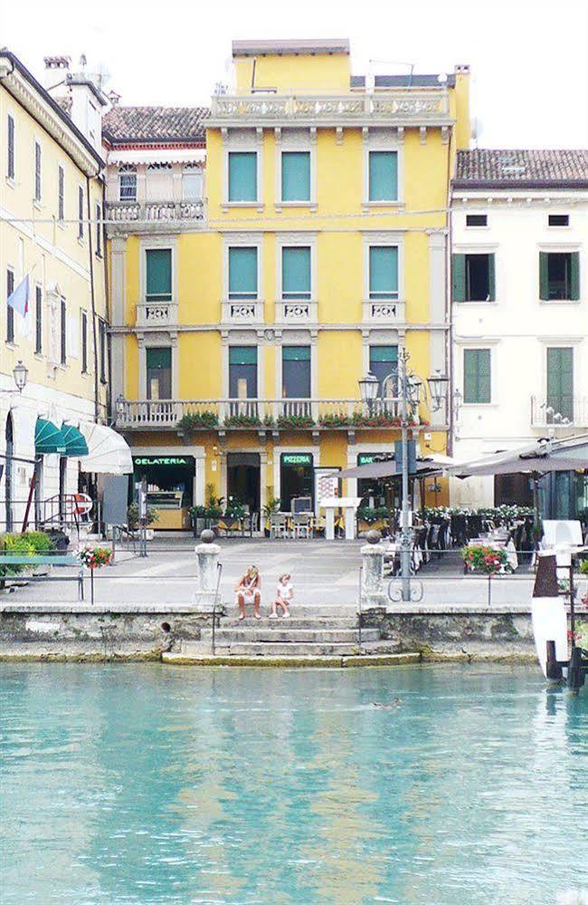 Aparthotel All'Orologio Peschiera del Garda Exterior foto