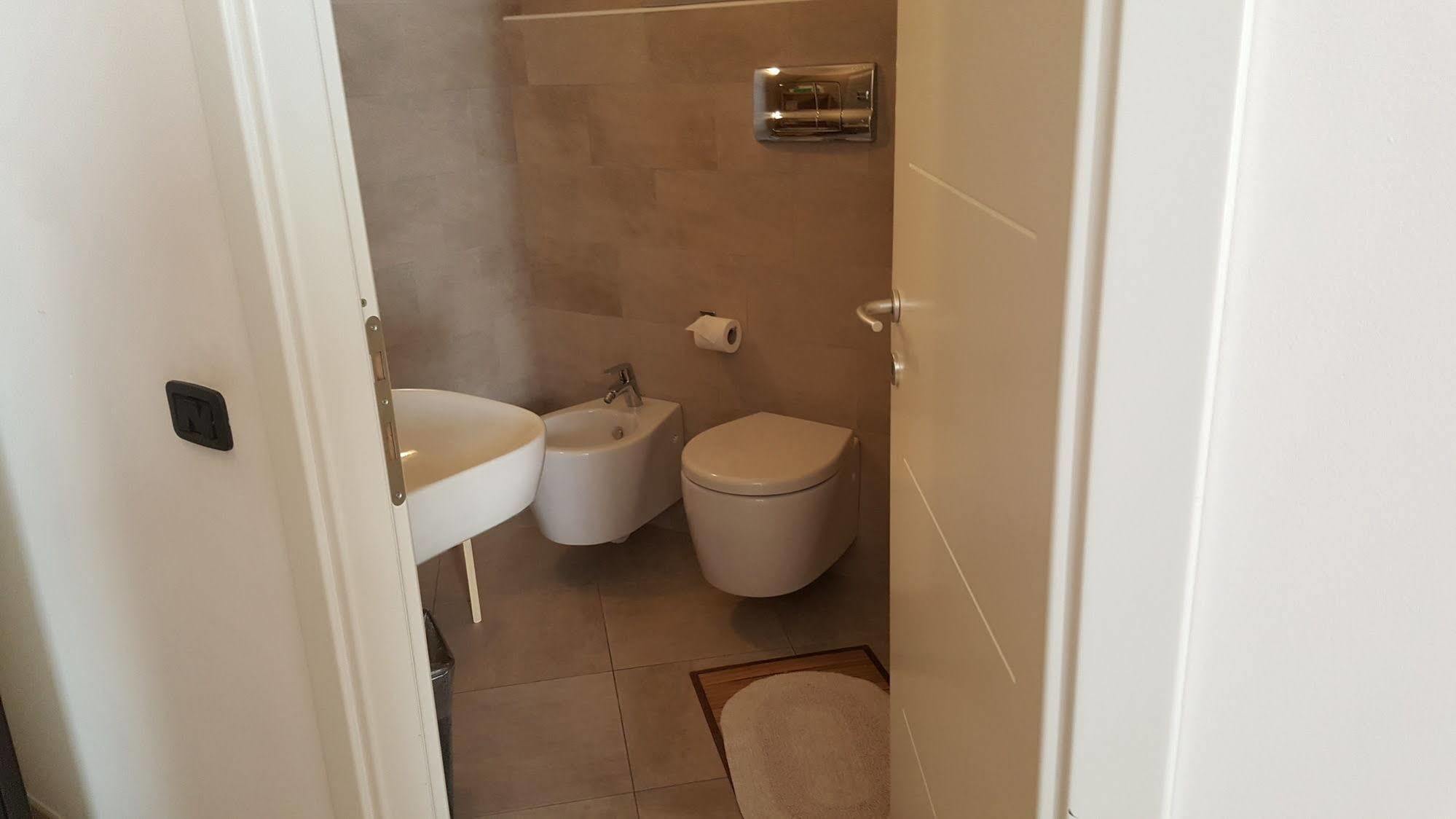 Aparthotel All'Orologio Peschiera del Garda Exterior foto